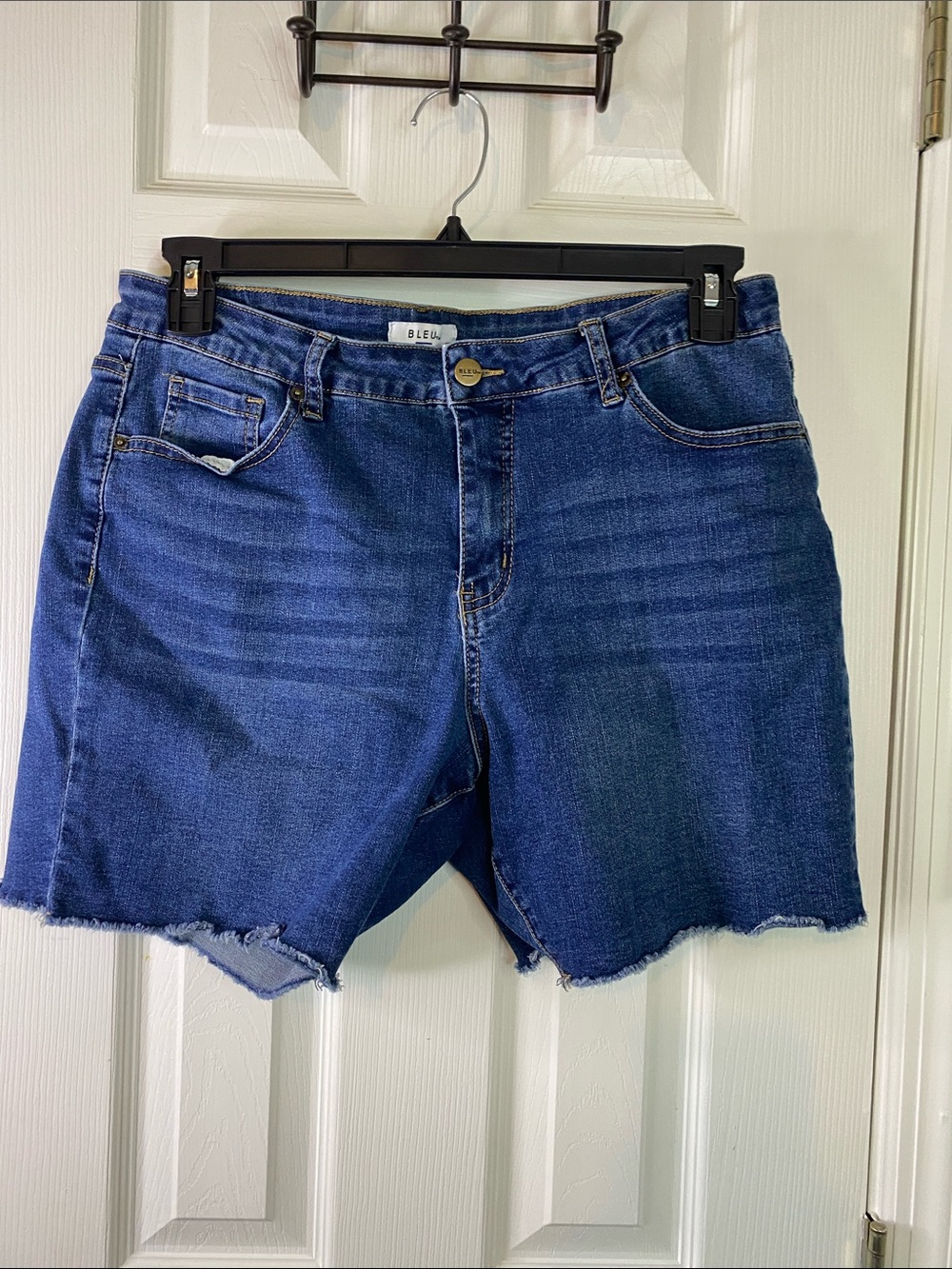 Bleu Dark Wash Denim Cutoff Shorts Size 14 Women’s.